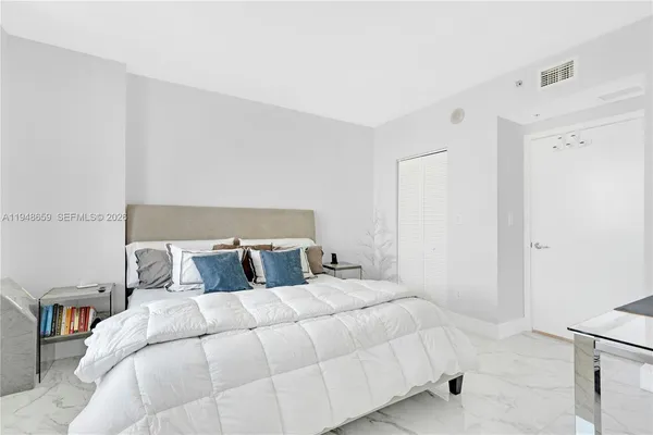 $3,200 | 335 South Biscayne Boulevard, Unit 4104, Miami, FL 33131