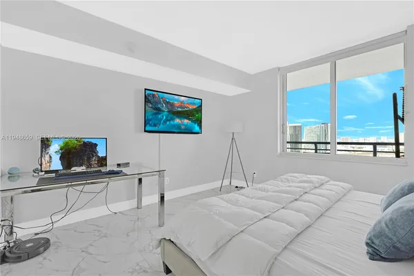 $3,200 | 335 South Biscayne Boulevard, Unit 4104, Miami, FL 33131