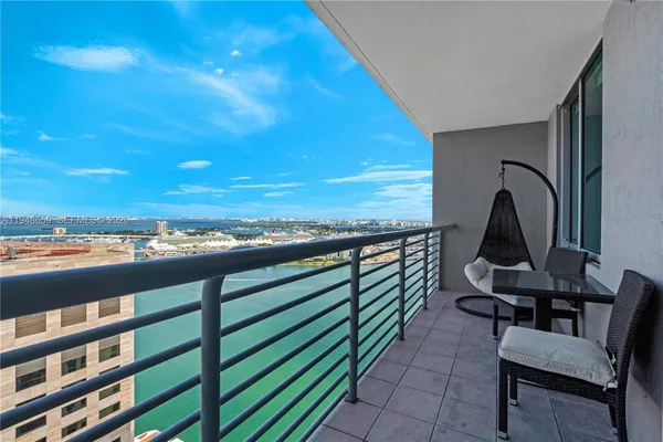 $3,200 | 335 South Biscayne Boulevard, Unit 4104, Miami, FL 33131