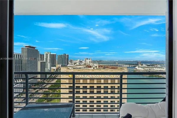 $3,200 | 335 South Biscayne Boulevard, Unit 4104, Miami, FL 33131