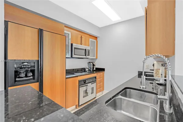 $3,200 | 335 South Biscayne Boulevard, Unit 4104, Miami, FL 33131