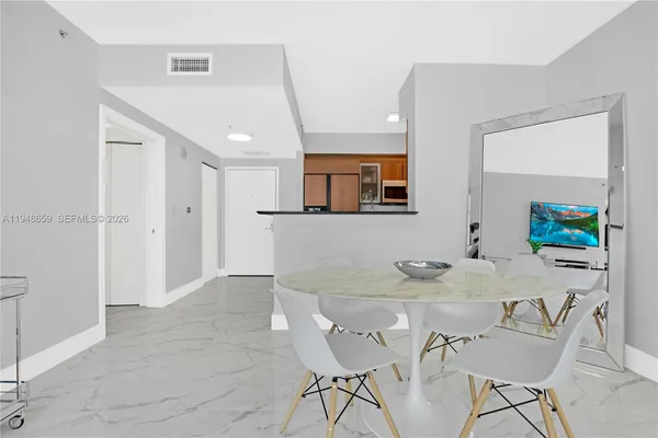 $3,200 | 335 South Biscayne Boulevard, Unit 4104, Miami, FL 33131