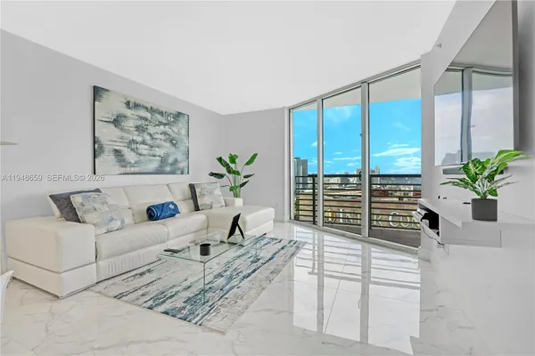 $3,200 | 335 South Biscayne Boulevard, Unit 4104, Miami, FL 33131