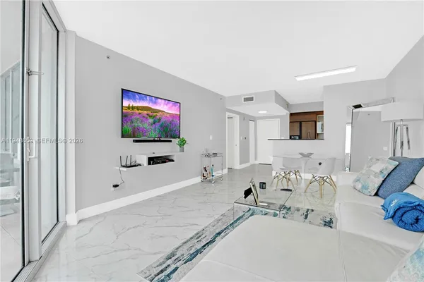 $3,200 | 335 South Biscayne Boulevard, Unit 4104, Miami, FL 33131