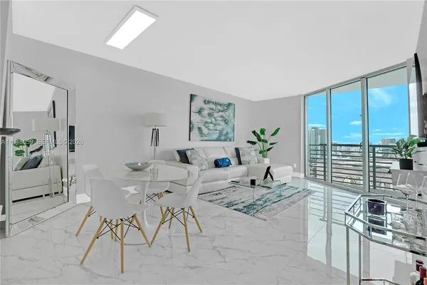 $3,200 | 335 South Biscayne Boulevard, Unit 4104, Miami, FL 33131