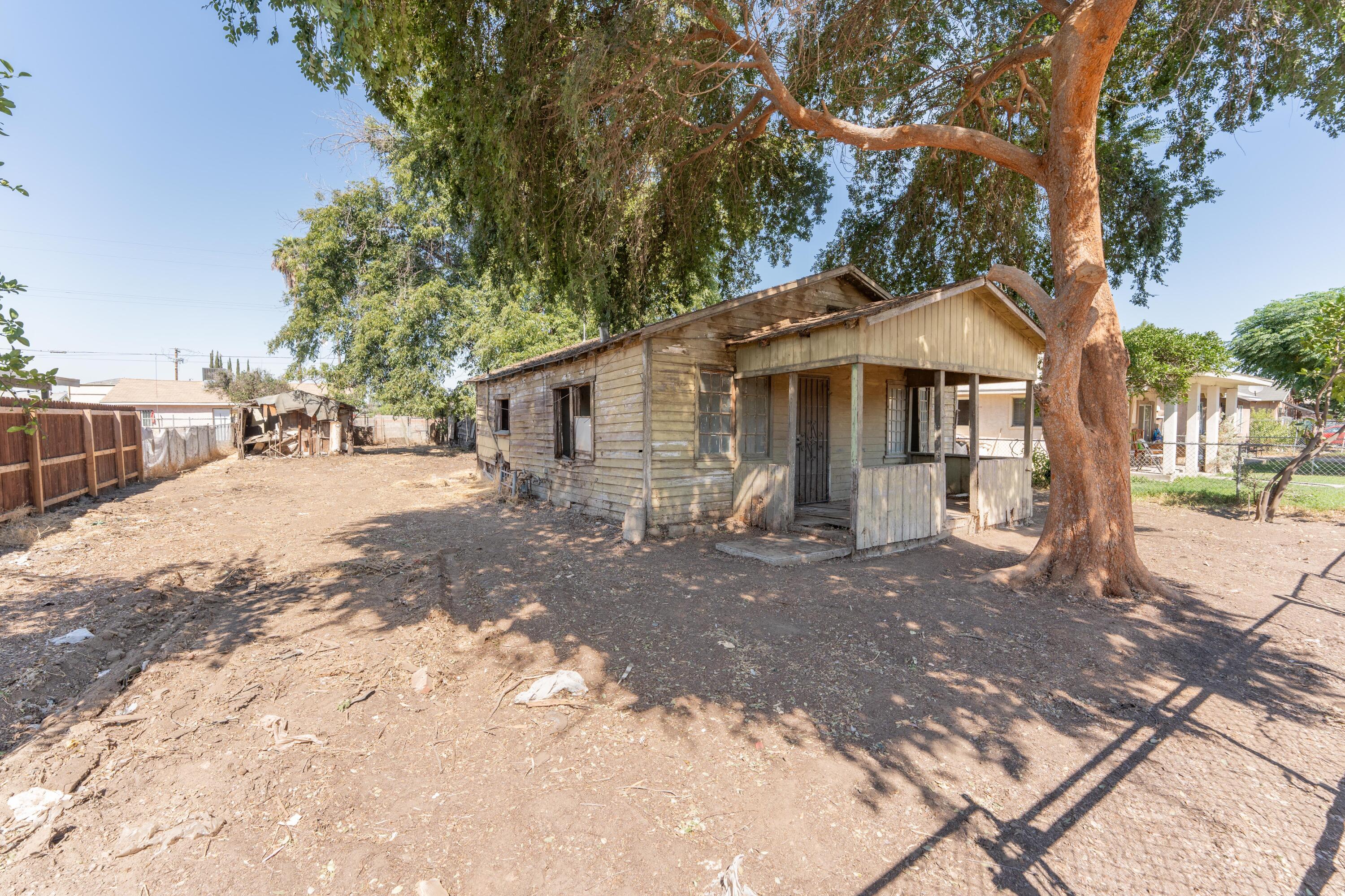 817 Olive Road Earlimart, CA 93219 - Photo 3 of 21 3