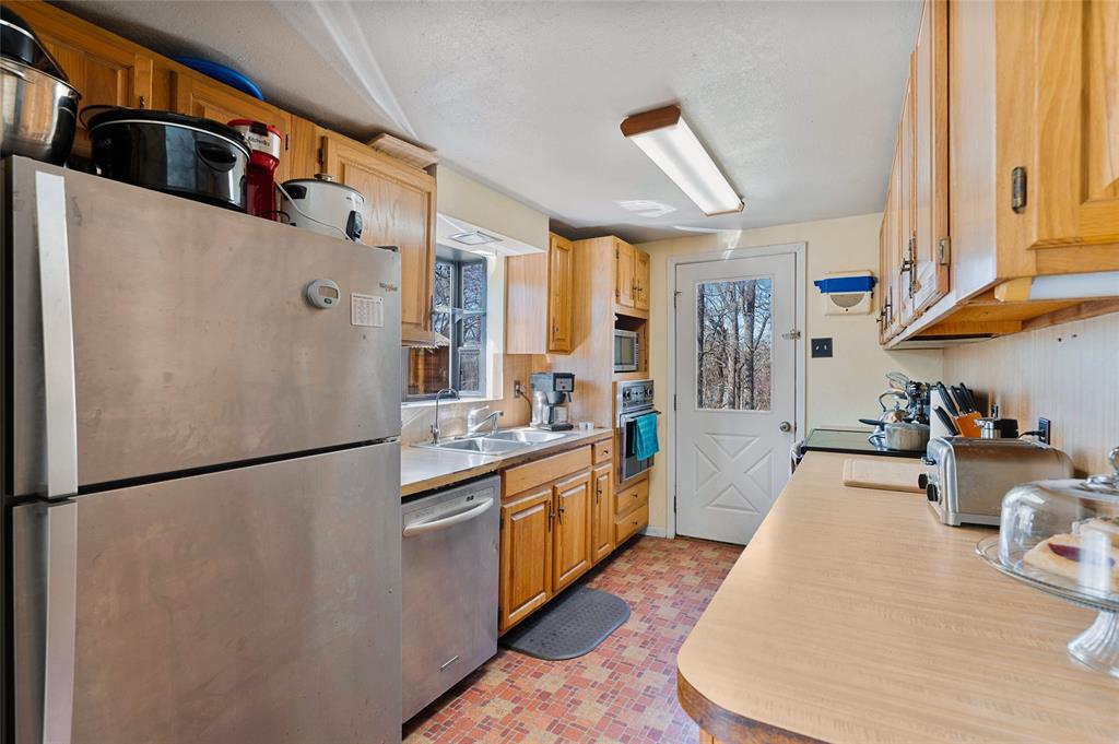 101 Frazier Oaks Road Pottsboro, TX 75076 - Photo 15 of 36 a kitchen with stainless steel appliances granite countertop a refrigerator a stove and a sink