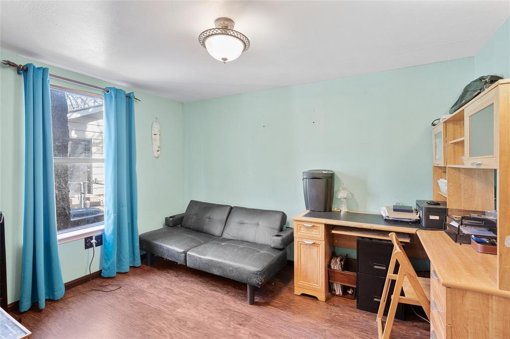 101 Frazier Oaks Road Pottsboro, TX 75076 - Photo 19 of 36 a workspace with furniture and window