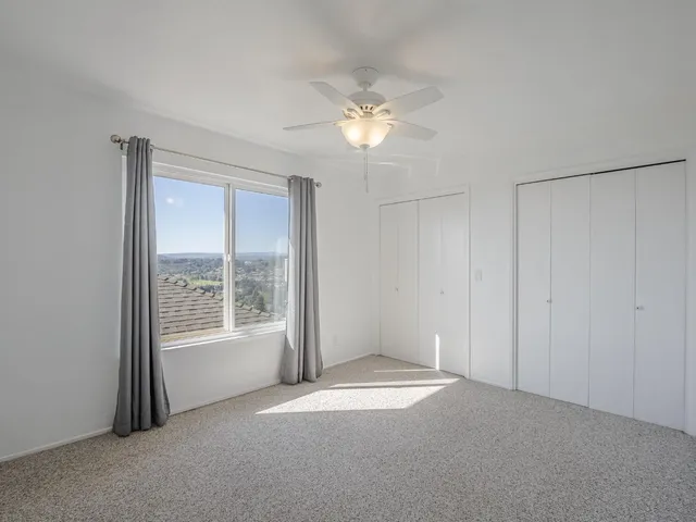 a view of empty room with window