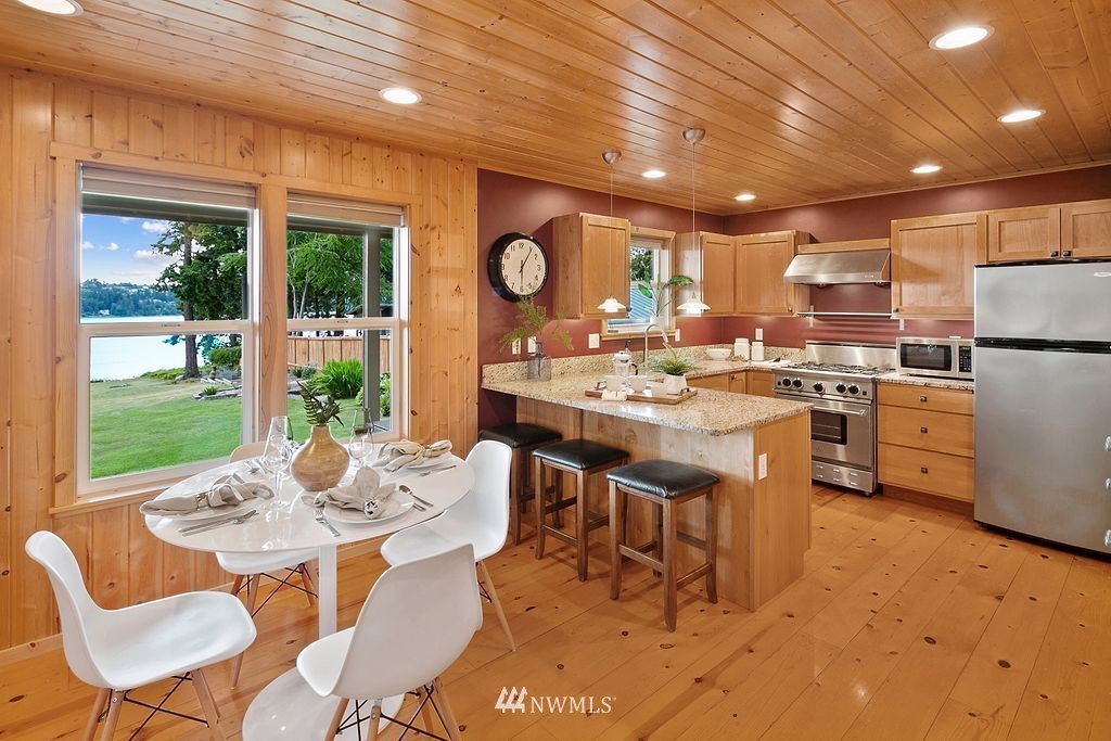 5282 East Harbor Road Freeland, WA 98249 - Photo 14 of 39