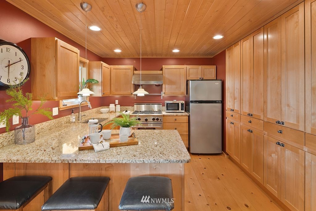 5282 East Harbor Road Freeland, WA 98249 - Photo 10 of 39