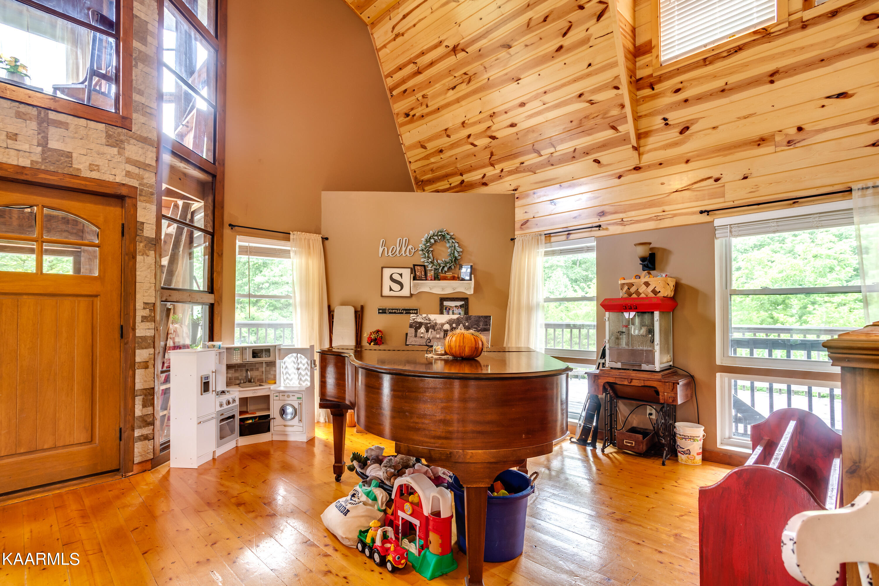1433 Smith School Road Kodak, TN 37764 - Photo 12 of 49 015220811-1-12469CottonBlossomLnKnoxvill