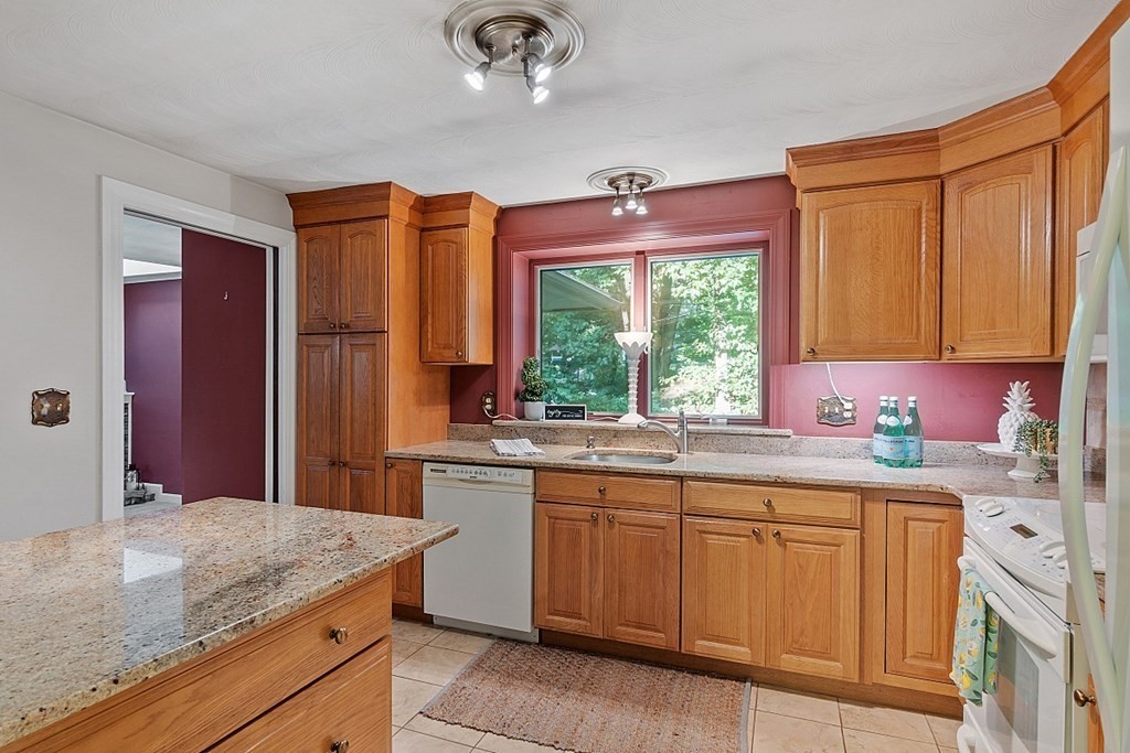 2 Muriel Road Chelmsford, MA 01824 - Photo 8 of 25