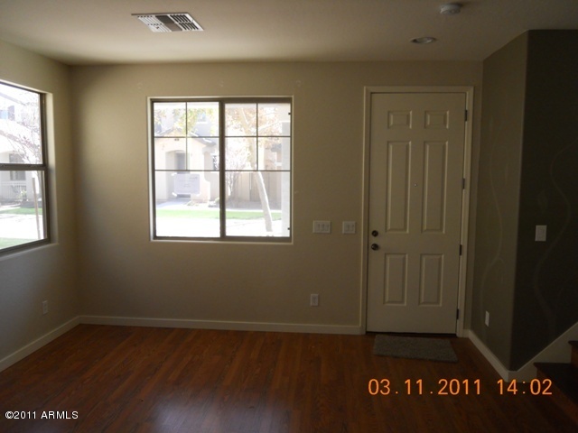 3925 South Rim Road Gilbert, AZ 85297 - Photo 5 of 20 Living room