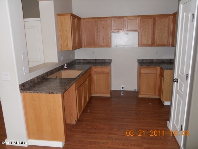 3925 South Rim Road Gilbert, AZ 85297 - Photo 7 of 20 kitchen1