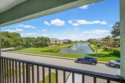 $325,000 | 1875 Bridgepointe Circle, Unit 31, Vero Beach, FL 32967