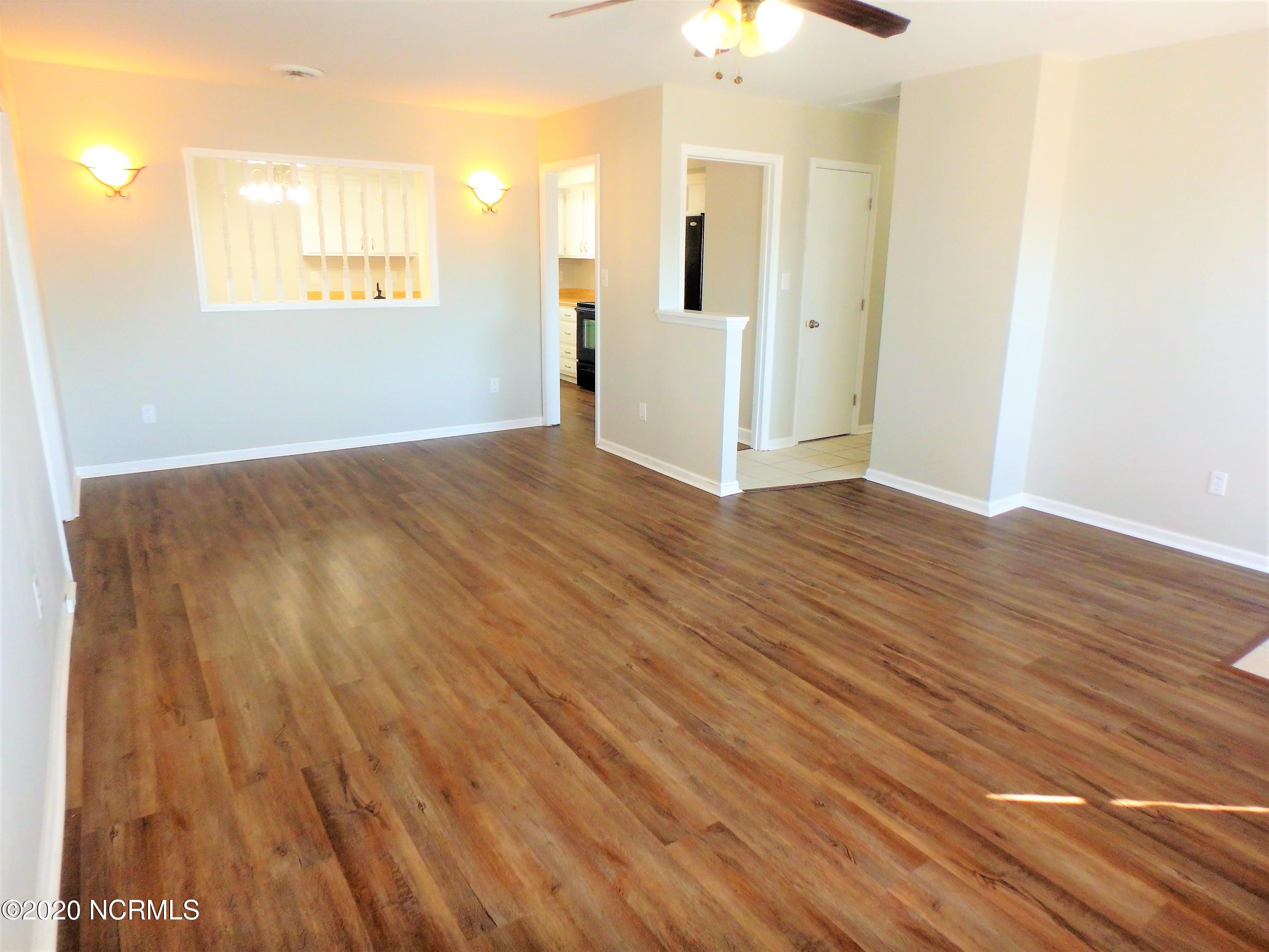 116 Winter Road Jacksonville, NC 28540 - Photo 5 of 24 1.5