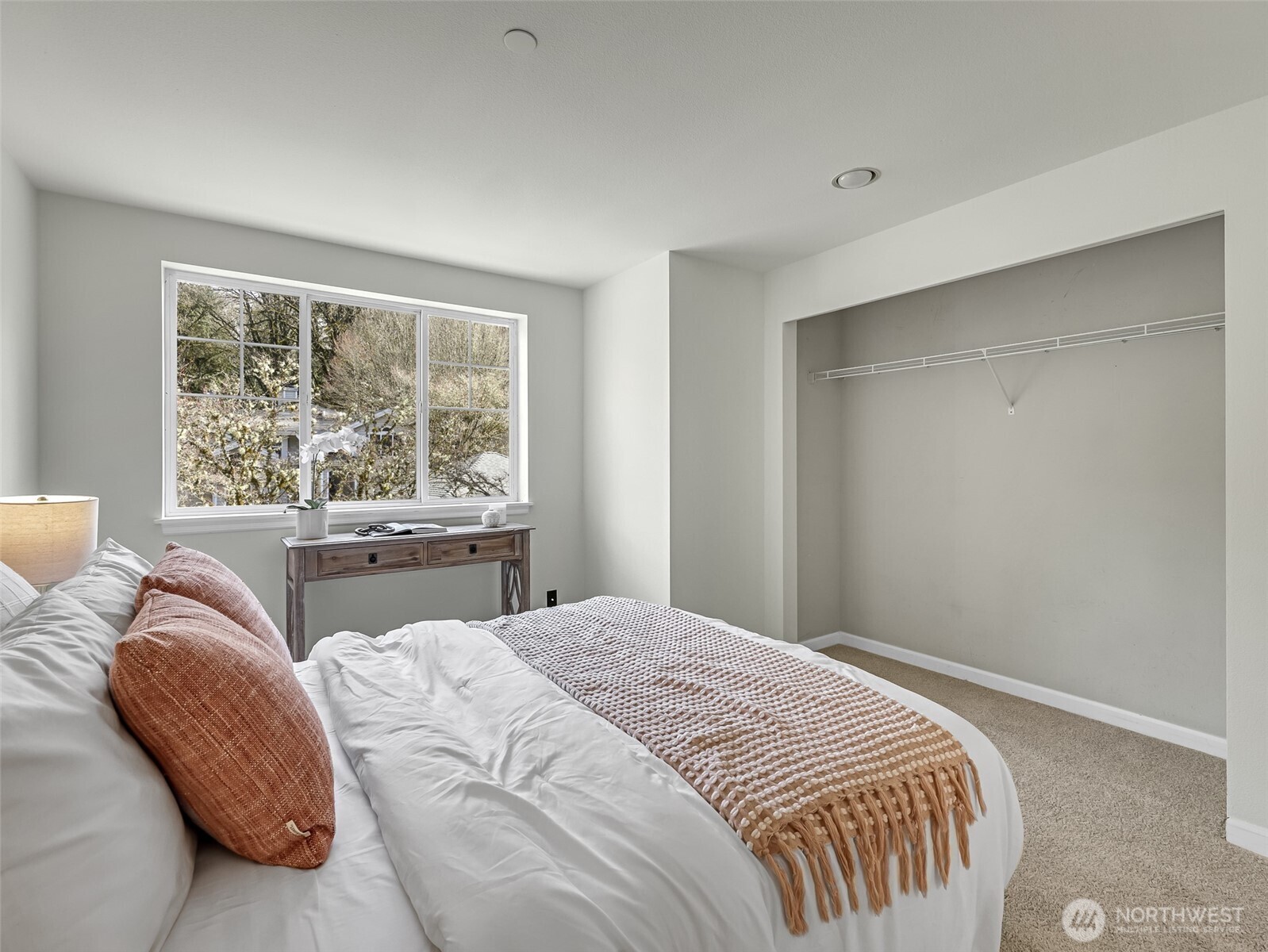 2300 Jefferson Avenue Northeast, Unit I137 Renton, WA 98056 - Photo 20 of 40 a bedroom with a bed and a large window