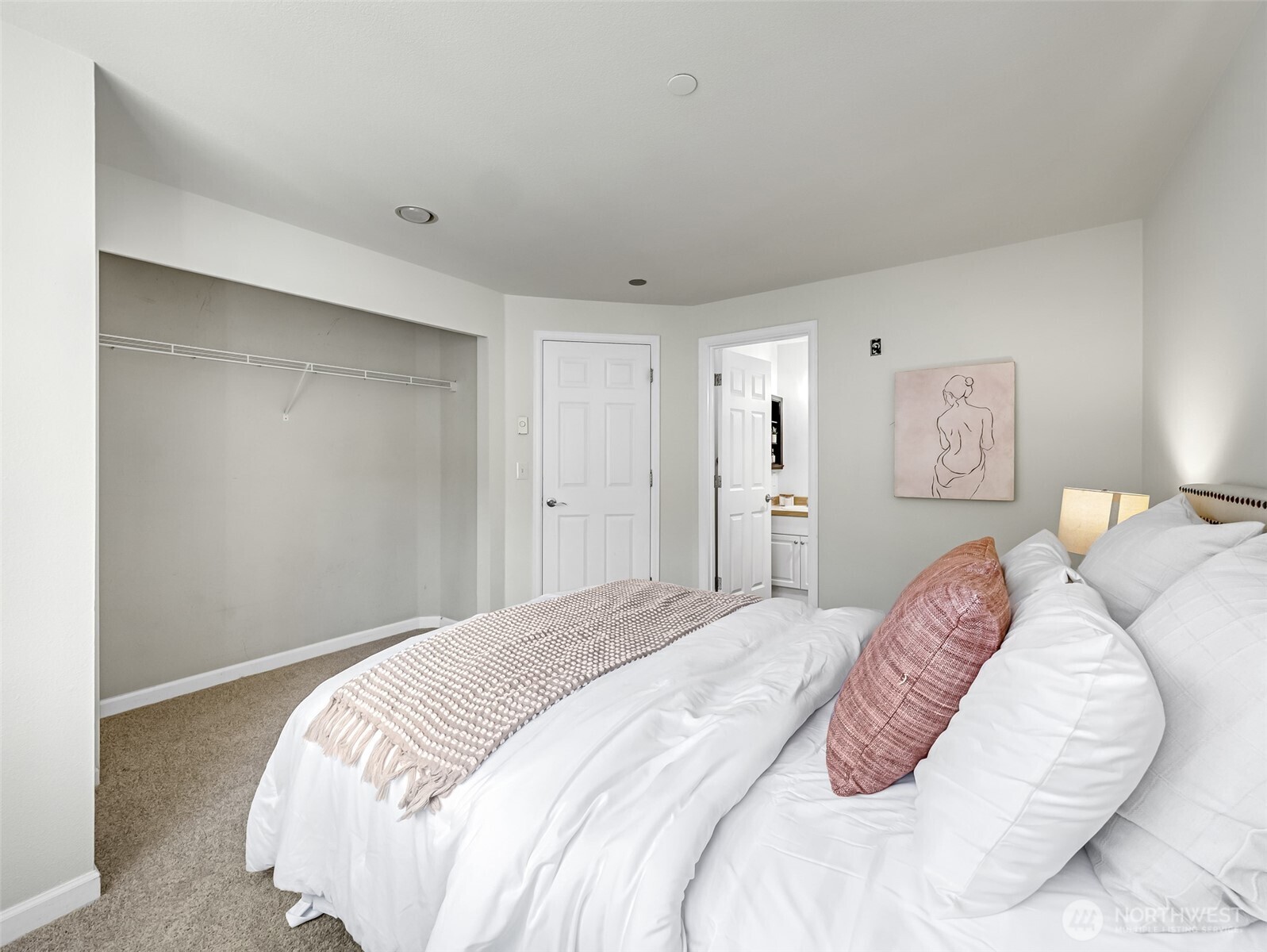 2300 Jefferson Avenue Northeast, Unit I137 Renton, WA 98056 - Photo 21 of 40 a bedroom with a bed and a couch