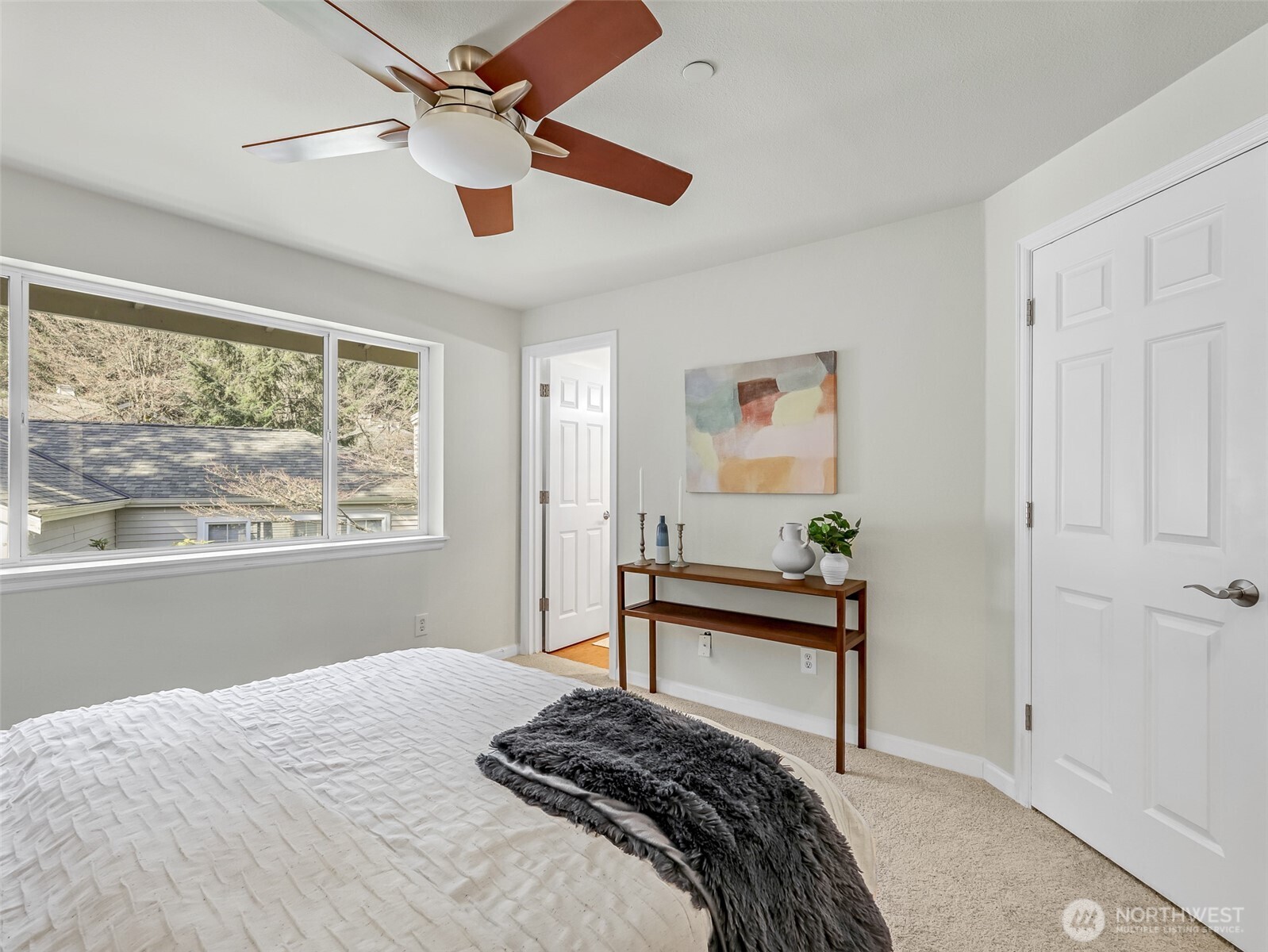 2300 Jefferson Avenue Northeast, Unit I137 Renton, WA 98056 - Photo 29 of 40 a bedroom with a bed and a window