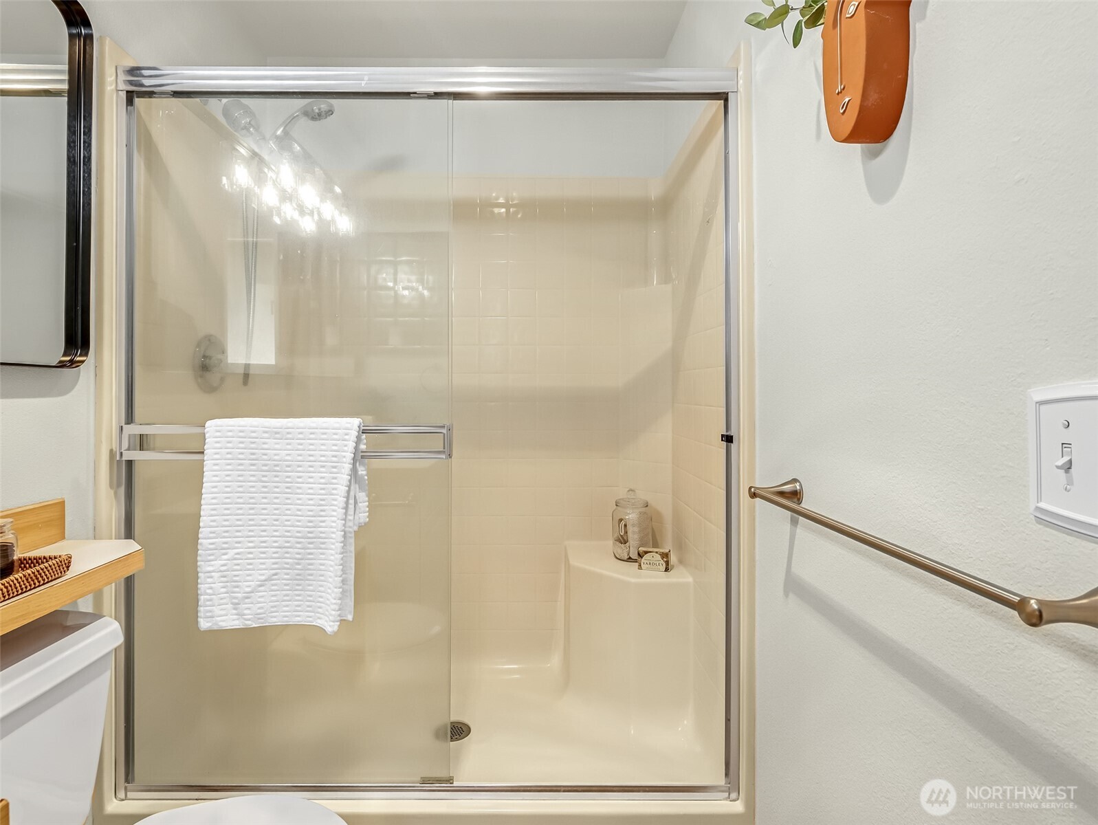 2300 Jefferson Avenue Northeast, Unit I137 Renton, WA 98056 - Photo 32 of 40 a bathroom with a shower