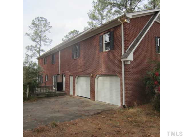 39 Dawn Road Benson, NC 27504 - Photo 2 of 11 a view of a back yard of the house