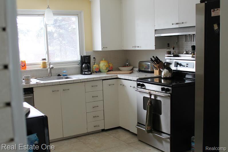 3917 Normandy Road Royal Oak, MI 48073 - Photo 12 of 26 Bright, clean kitchen with stainless steel appliances