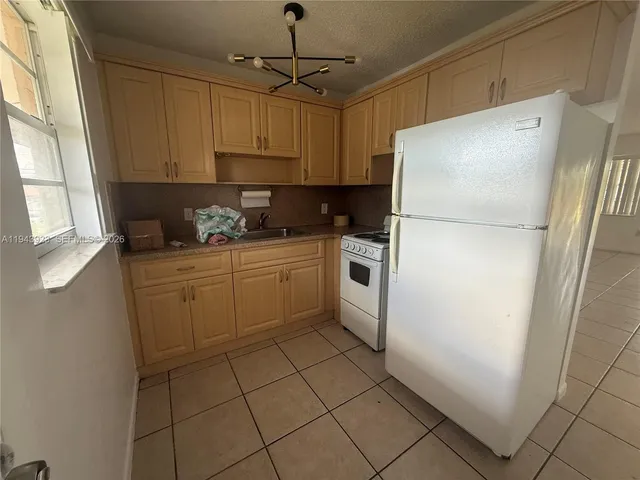 $2,225 | 460 Eldron Drive, Unit 6, Miami Springs, FL 33166