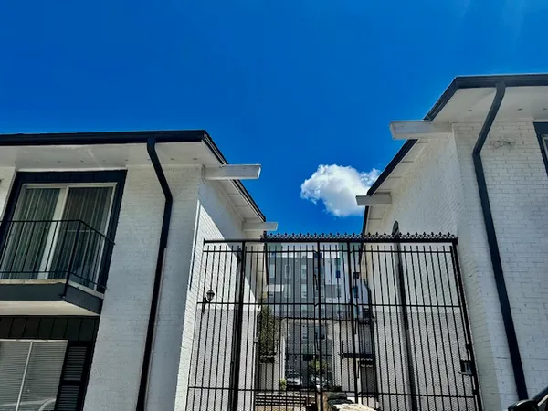 $975 | 2610 Salado Street, Unit 105, Austin, TX 78705