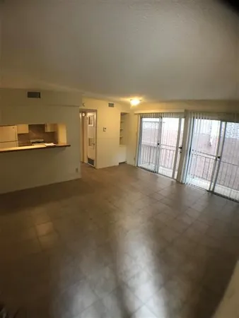 $975 | 2610 Salado Street, Unit 105, Austin, TX 78705