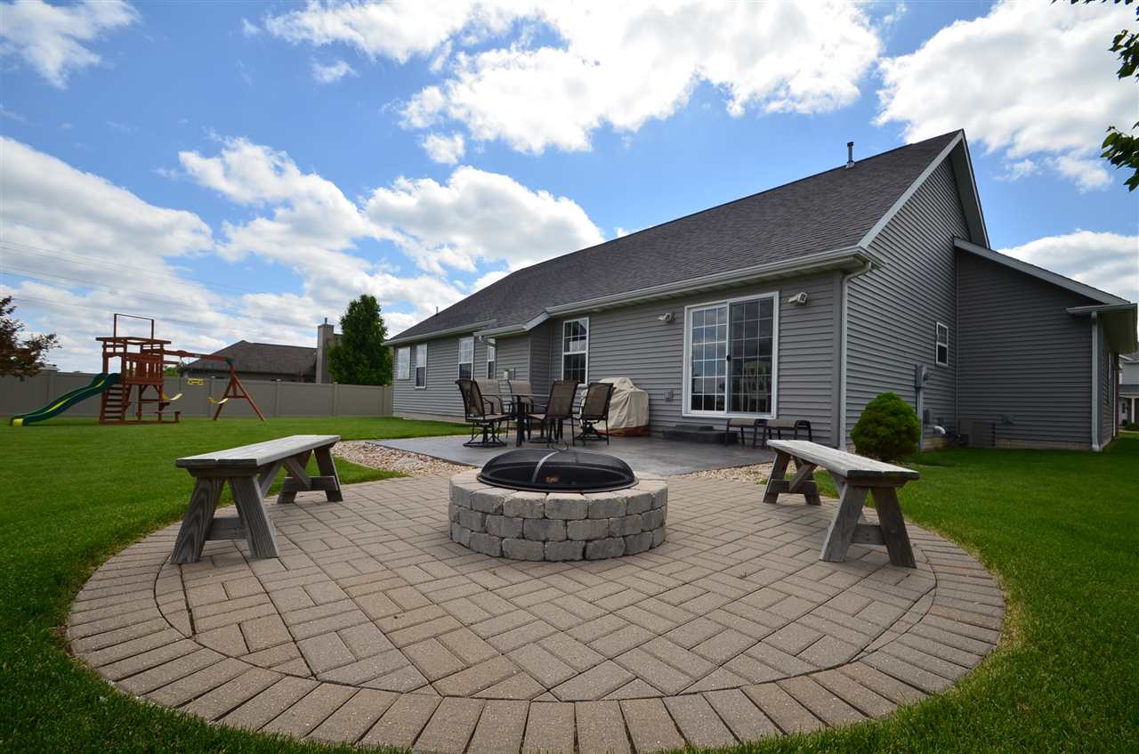1605 Oak Ridge Washington, IL 61571 - Photo 5 of 36 Gallery Image 5