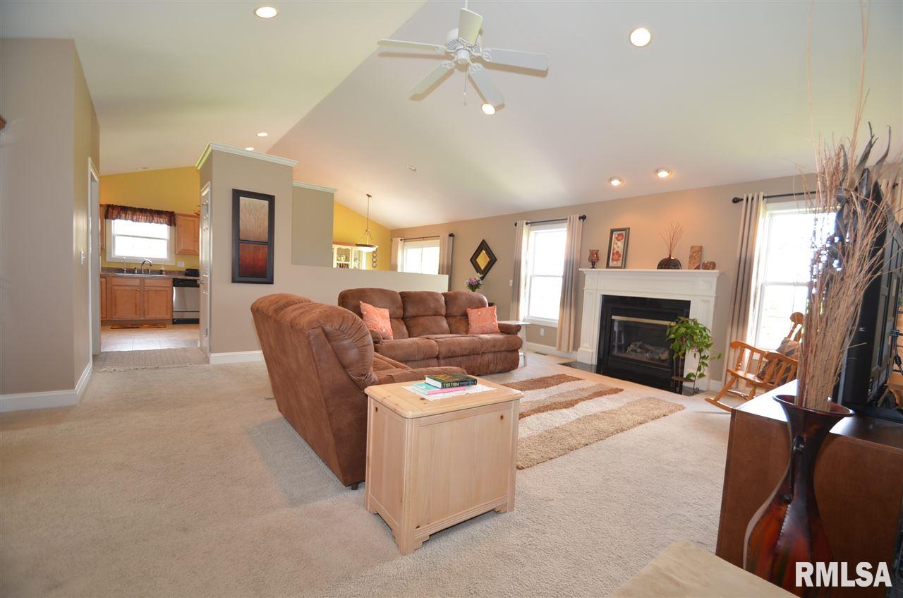 1605 Oak Ridge Washington, IL 61571 - Photo 8 of 36 Gallery Image 8