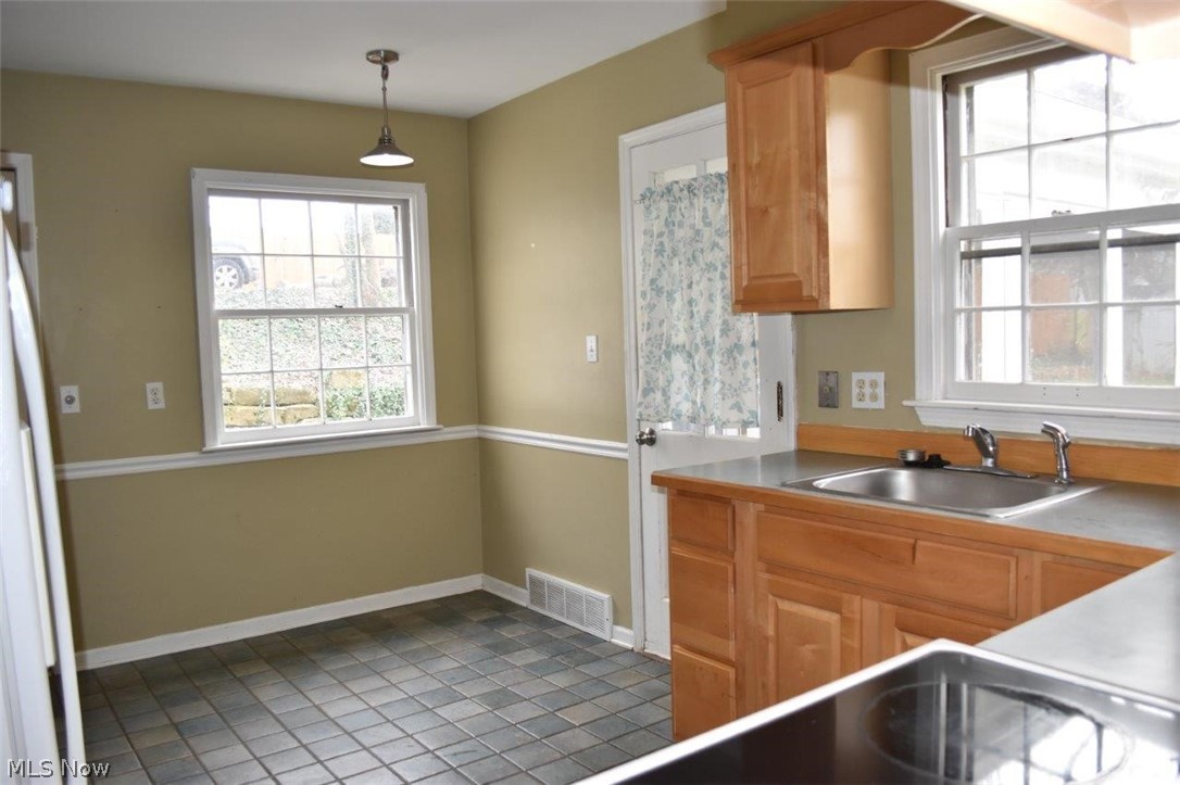 2566 Thurmont Road Akron, OH 44313 - Photo 7 of 29 Gallery Image 7