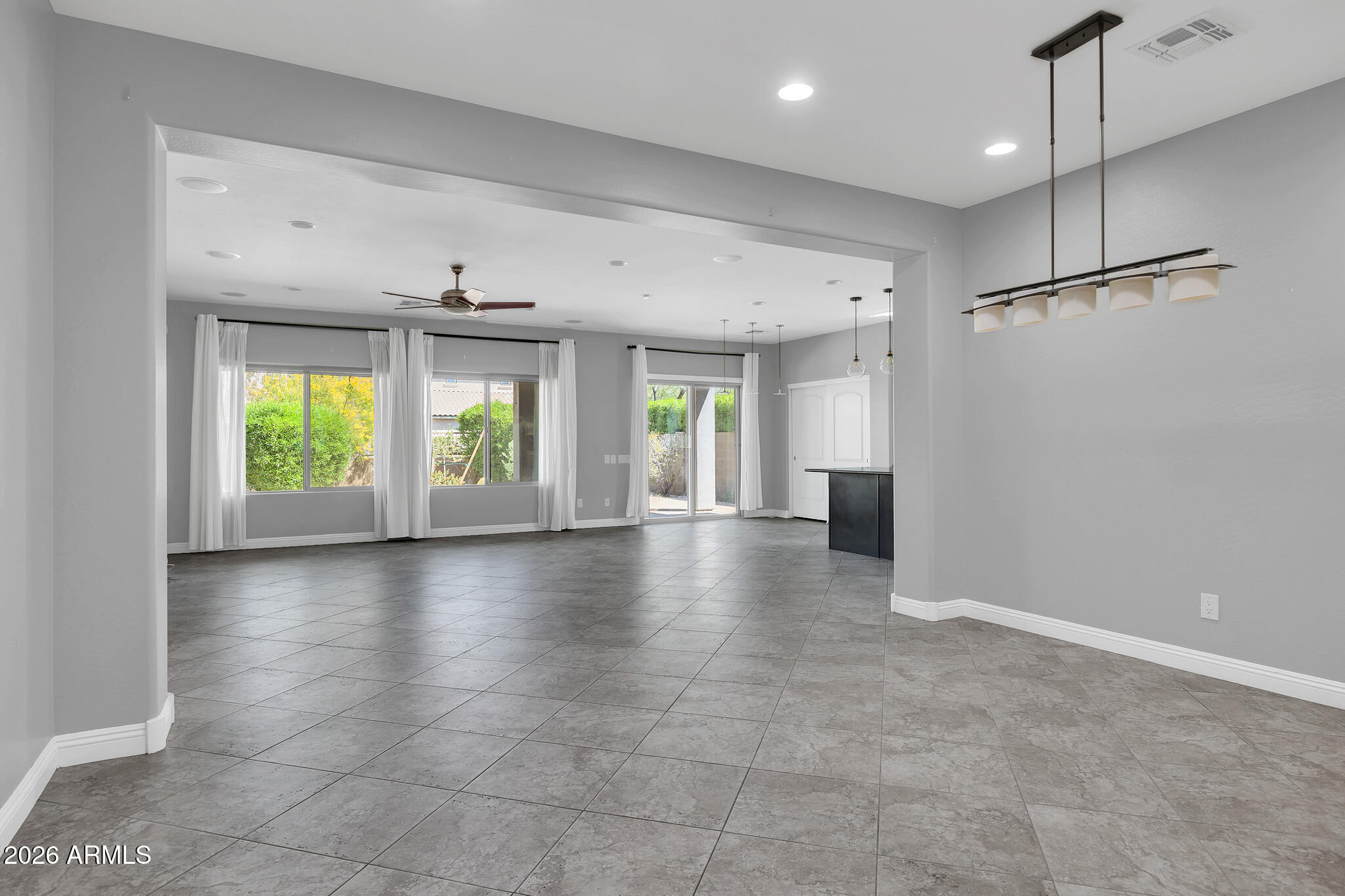 21121 North 37th Run Phoenix, AZ 85050 - Photo 6 of 38 21121 N 37th-6