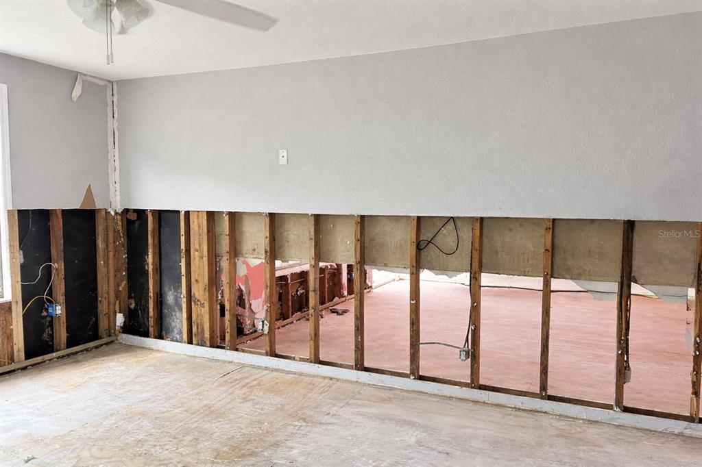 14033 Palm Street Madeira Beach, FL 33708 - Photo 11 of 41 a view of a interior of the room