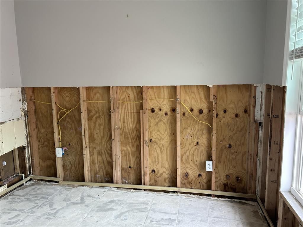 14033 Palm Street Madeira Beach, FL 33708 - Photo 21 of 41 an empty room with a window