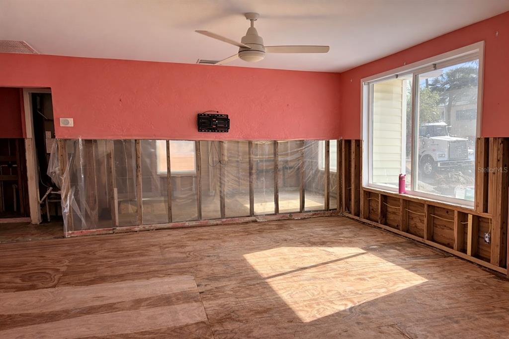 14033 Palm Street Madeira Beach, FL 33708 - Photo 6 of 41 a view of entryway with a front door