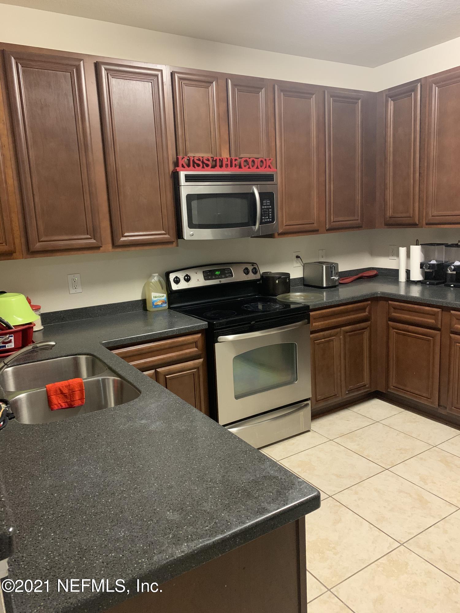 8201 Green Parrot Road, Unit 307 Jacksonville, FL 32256 - Photo 3 of 11 Kitchen