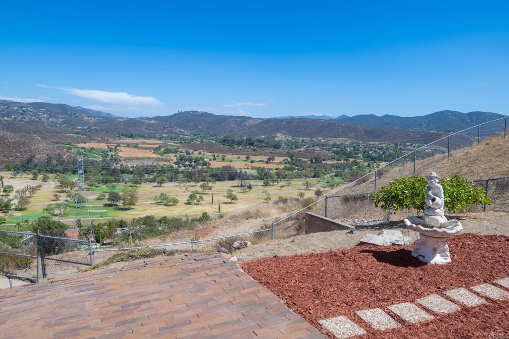 2556 Wind River Road El Cajon, CA 92019 - Photo 4 of 25