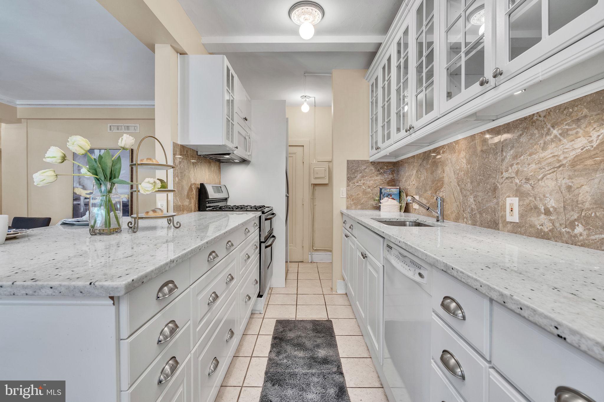 1026 16th Street Northwest, Unit 505 Washington, DC 20036 - Photo 7 of 20 Gourmet galley kitchen