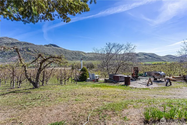 a view of outdoor space with city view