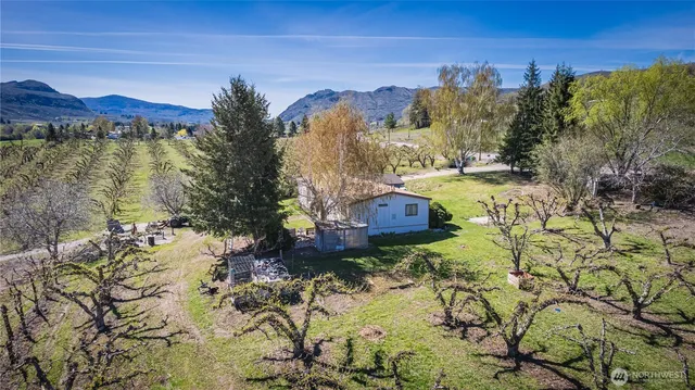 a view of a houses with a yard