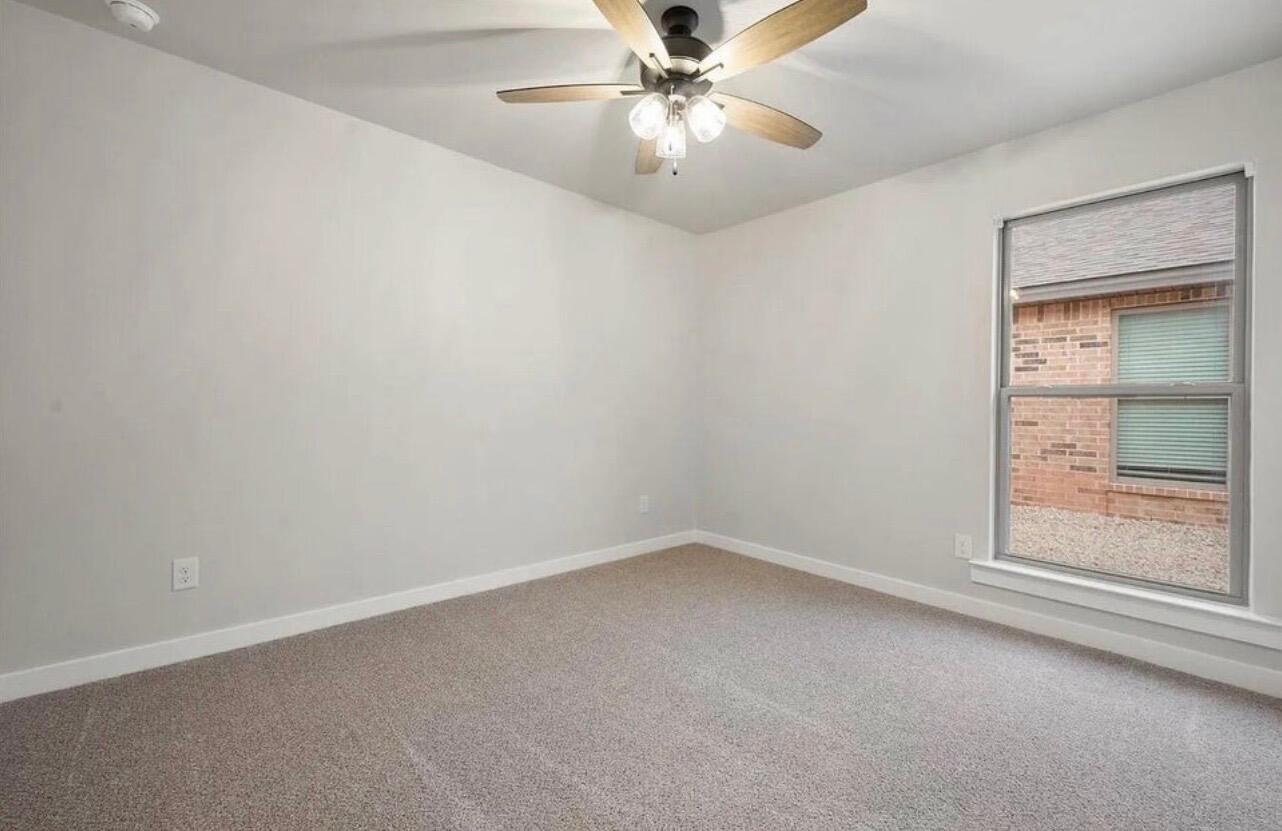 1708 145th Street Lubbock, TX 79423 - Photo 16 of 19 en empty room with windows and fan