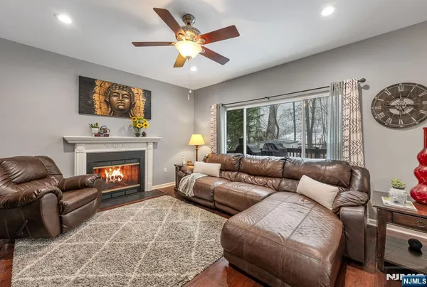 $789,000 | 114 Black Oak Trail, Lake Hopatcong, NJ 07849