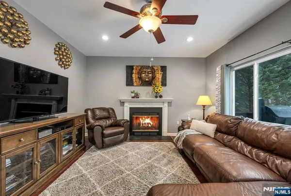 $789,000 | 114 Black Oak Trail, Lake Hopatcong, NJ 07849