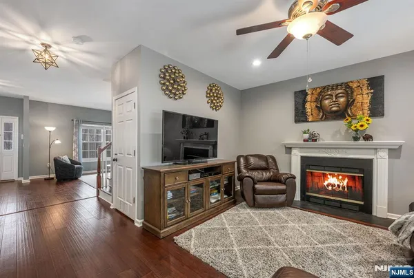 $789,000 | 114 Black Oak Trail, Lake Hopatcong, NJ 07849