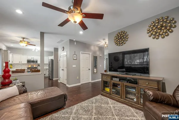 $789,000 | 114 Black Oak Trail, Lake Hopatcong, NJ 07849