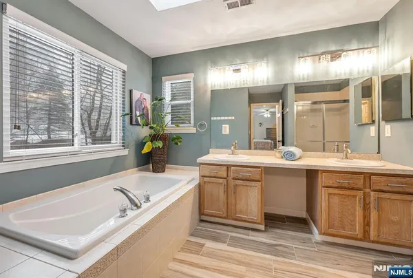 $789,000 | 114 Black Oak Trail, Lake Hopatcong, NJ 07849