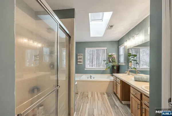 $789,000 | 114 Black Oak Trail, Lake Hopatcong, NJ 07849