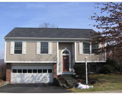275 Randy Lane Coraopolis, PA 15108 - Photo 1 of 5 Exterior Front.